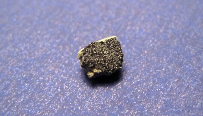 Meteorītā no Marsa atrod veselu klāstu dažādu organisku savienojumu