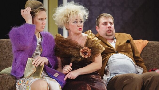 Foto: Daugavpils teātrī pirmizrādi piedzīvo šokējoša komēdija 'Latgaliešu rulete'