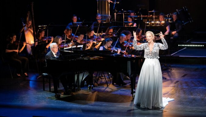 Photo: Two stars on one stage - Raimonds Pauls and Elīna Garanča