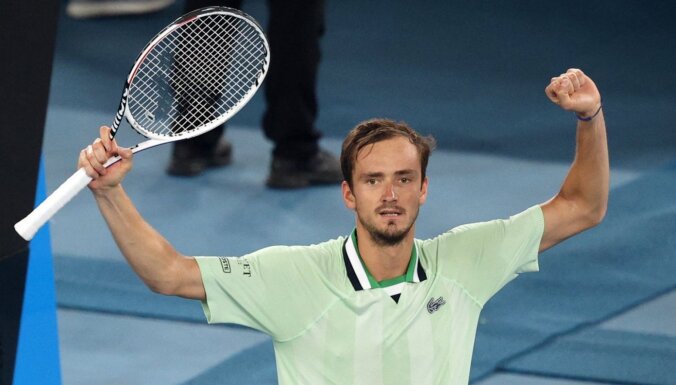 Pašreizējais čempions Medvedevs iekļūst 'US Open' astotdaļfinālā