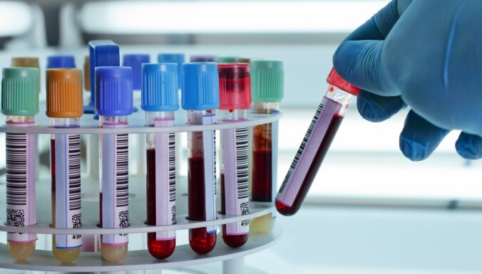 В США временно разрешили лечить коронавирус плазмой крови