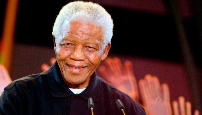 Nelsons Mandela izrakstīts no slimnīcas