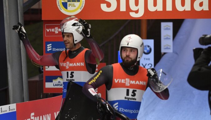 Latvijas divnieku ekipāžām kamaniņu sportā dubultuzvara Sprinta kausā Siguldā