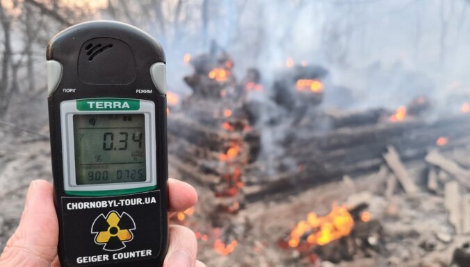 Krievijas karavīri rakuši ierakumus Čornobiļas AES radioaktīvajā zemē