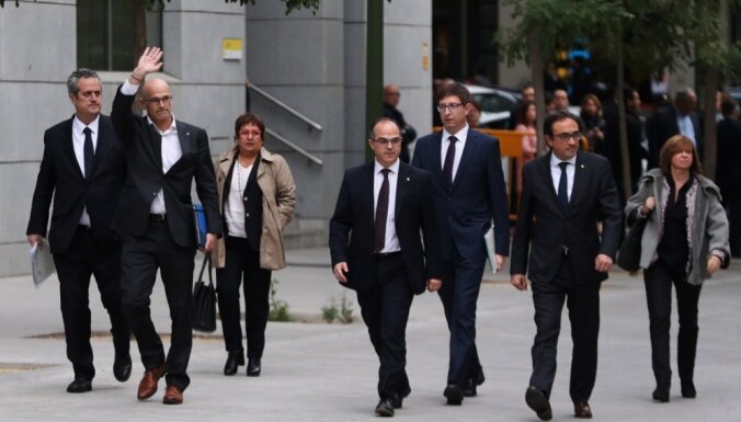 Katalonijas krīze: tiesa liek aizturēt astoņus atlaistos katalāņu ministrus