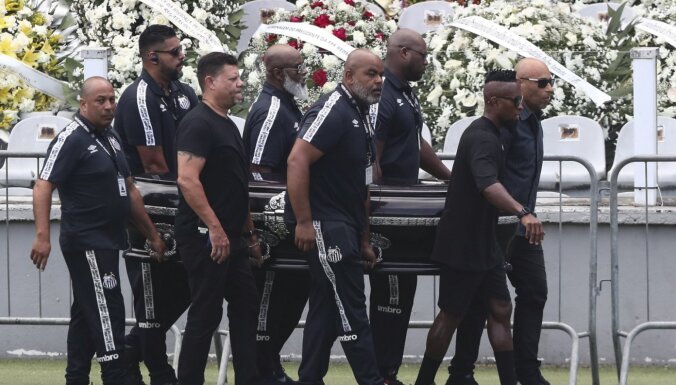 'Santos' stadionā sākas atvadas no mūžībā aizgājušā Pelē