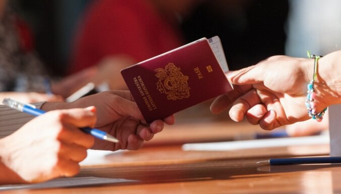 В 2005 году гражданство Латвии получили 19 тысяч человек, в 2021 году - лишь 419