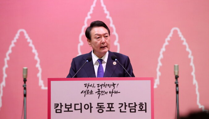 Dienvidkorejas prezidents vēlas attīstīt valsts ieroču ražošanas industriju