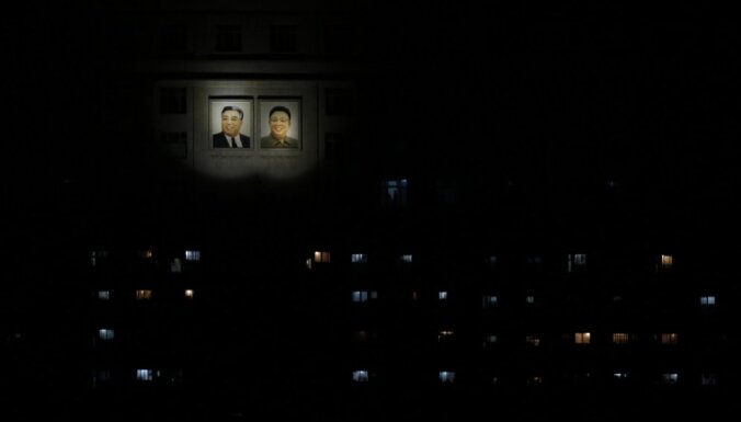 Aptumšotā Ziemeļkoreja: valsts gadā saražo tik elektrības, cik Seula patērē četros mēnešos