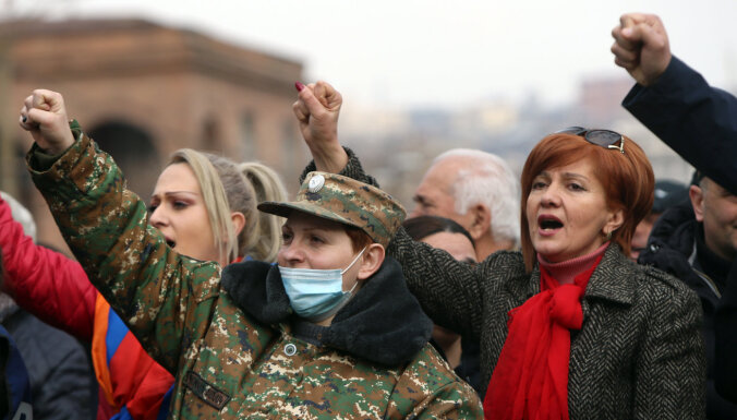 Армения: Родственники военопленных пошли штурмом на Минобороны