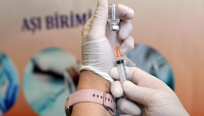 Начинается вакцинация пожилых людей. Как подать заявку и где получить вакцину?
