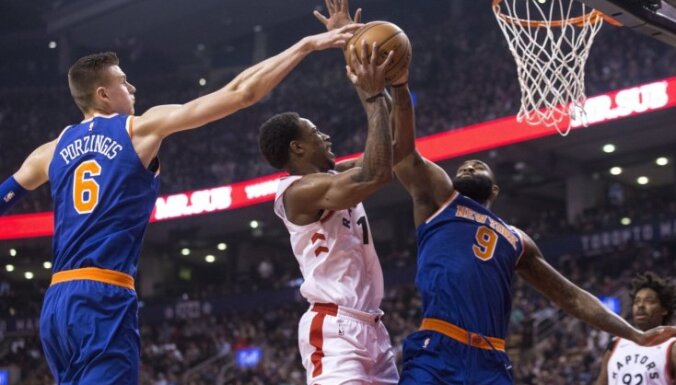 Porziņģis un 'Knicks' ar pieticīgu sniegumu zaudē 'Raptors' basketbolistiem