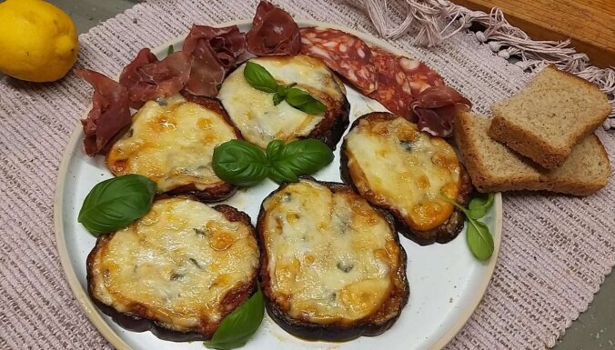 Foto recepte: Baklažānu pica sicīliešu gaumē