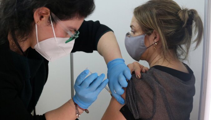 Svētdien pret Covid-19 sapotēti vien 63 cilvēki; aizvadītajā nedēļā vakcinācijas temps audzis