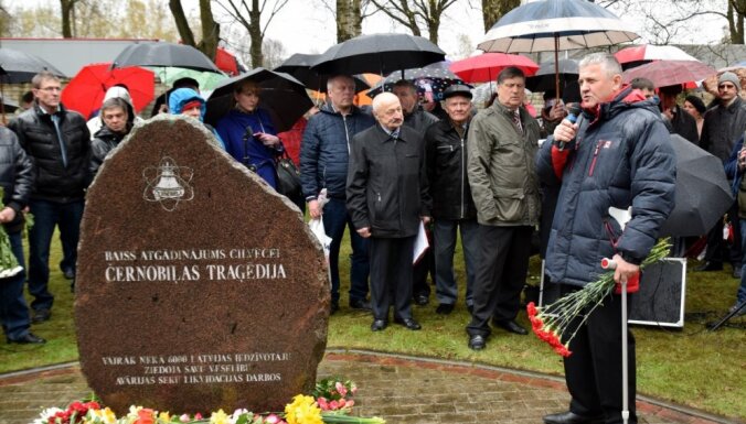 Foto: Rīgā piemin 30 gadus kopš Černobiļas traģēdijas