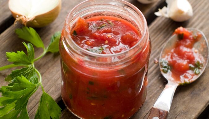 Uzlabotā tomātu mērce šašlikam Māra Astiča gaumē