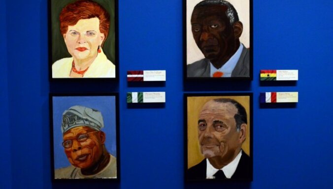 Bijušais ASV prezidents Bušs aizrāvies ar politiķu gleznošanu; portretēto vidū arī Vīķe-Freiberga