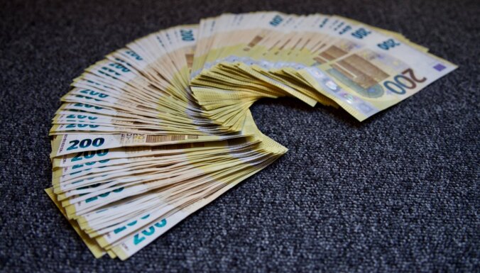 Interese aizdot Latvijai liela, bet aizņemšanās mūsu valstij dārgāka nekā riskantajai Spānijai