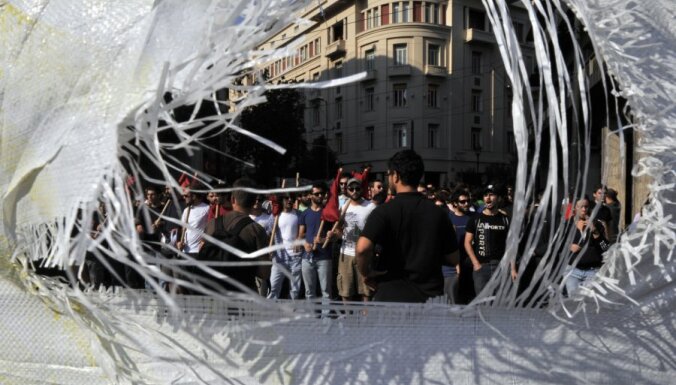 Grieķijas krīze: arodbiedrības izsludina diennakts streiku