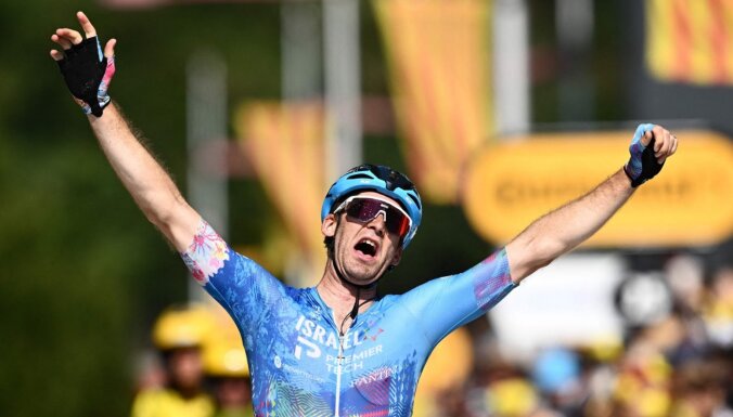 Neilanda komandas biedrs Ulē izcīna emocionālu uzvaru 'Tour de France' posmā