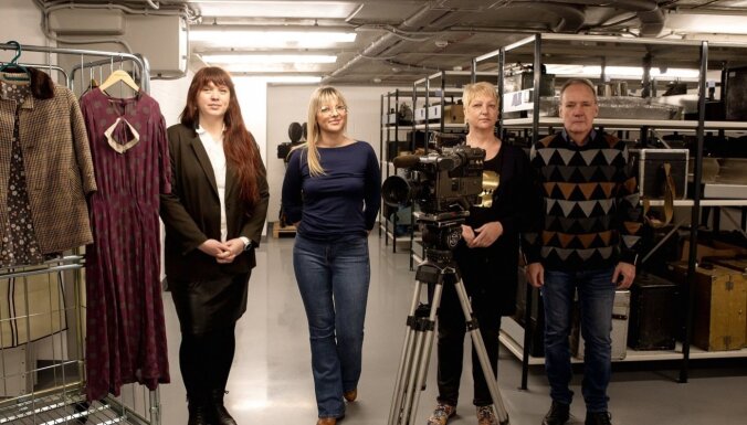 Kino muzejs dāvinājumā saņēmis barikāžu laika liecību - operatora Slapiņa kameru