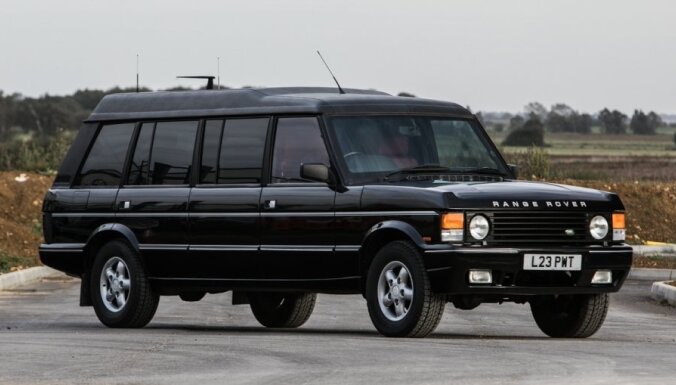 Foto: Izsolīs Brunejas sultāna pagarināto limuzīnu uz 'Range Rover' apvidnieka bāzes