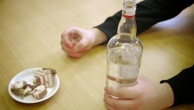 Экспертиза: жертвы отравлений в Елгаве пили метиловый спирт