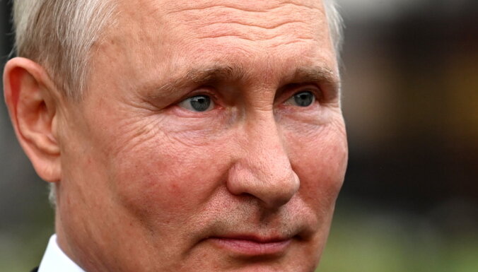 Kremlis nekomentē Putina izteikumus par Krievijas un Ukrainas saiknēm
