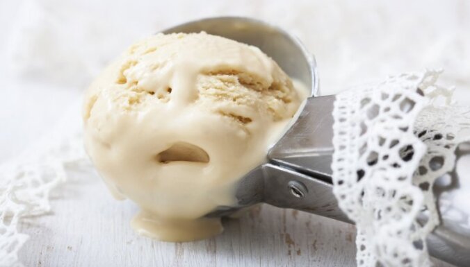 Divas vienkāršas metodes, kā mājās pagatavot saldējumu bez saldējuma mašīnas