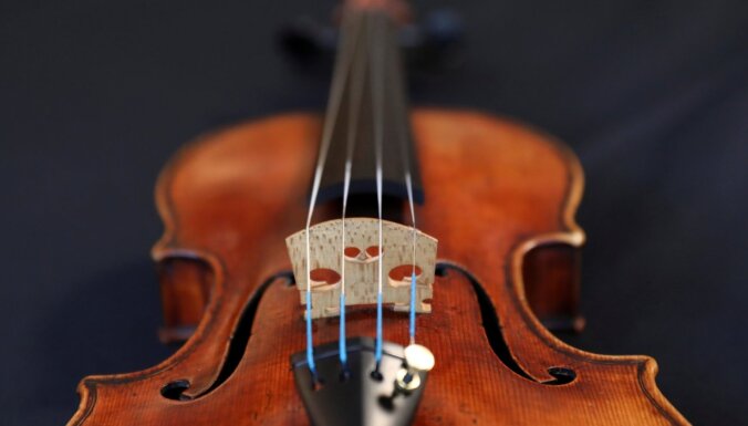 Ķīmiķi ceļ gaismā Stradivāri vijoļu 'noslēpumus' – īpašu koka apstrādes mikstūru