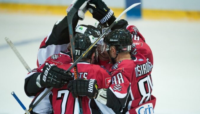 Latvijas hokeja izlase turnīru Liepājā noslēdz ar smagu uzvaru