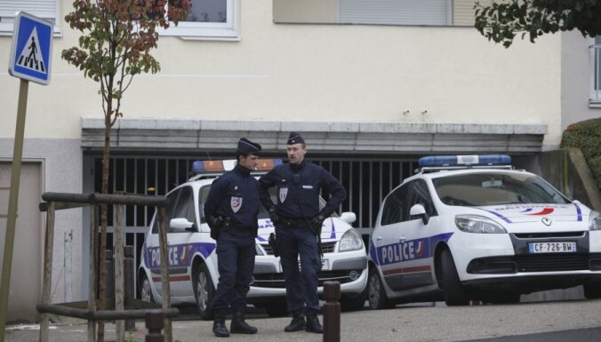 В Париже мужчина захватил в магазине заложников и потребовал встречи с министром