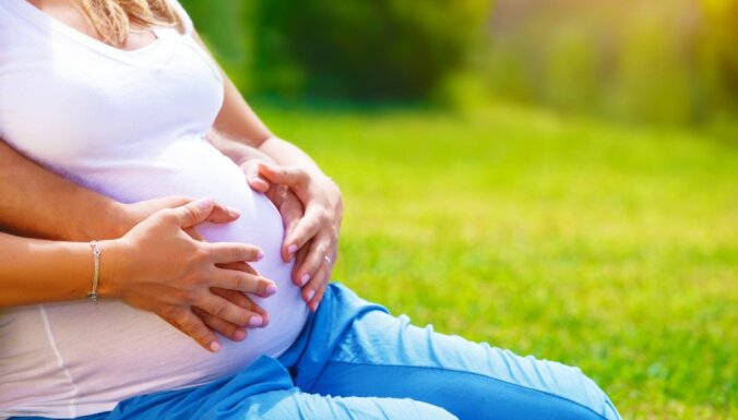 Vēlā grūtniecība jeb dzemdēt mazuli pēc 35 – PAR un PRET