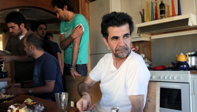 Известный иранский кинорежиссер Джафар Панахи отправлен в тюрьму на шесть лет