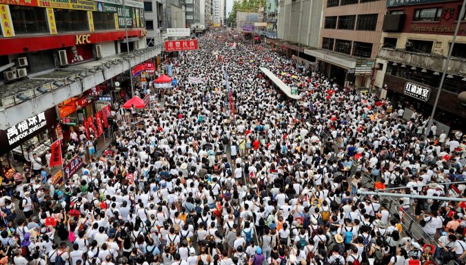 ФОТО. Более 1 млн человек вышли на протесты в Гонконге, переросшие в беспорядки