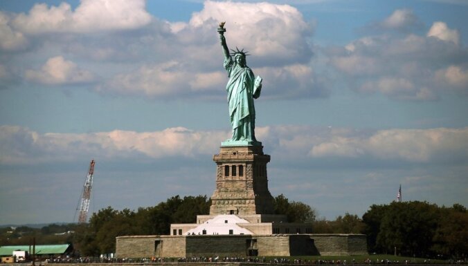 США: статую Свободы вновь открыли для туристов