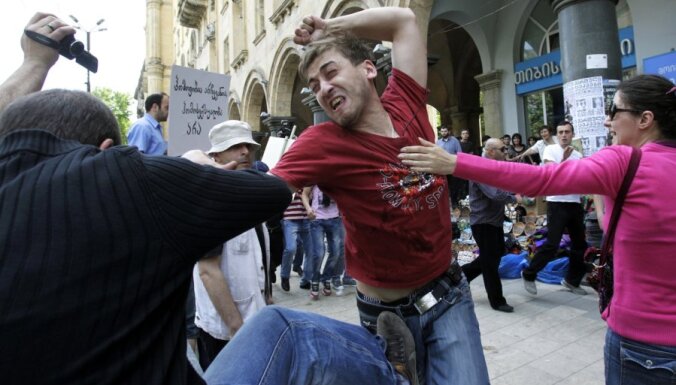 В Тбилиси гей-парад привел к драке с православными