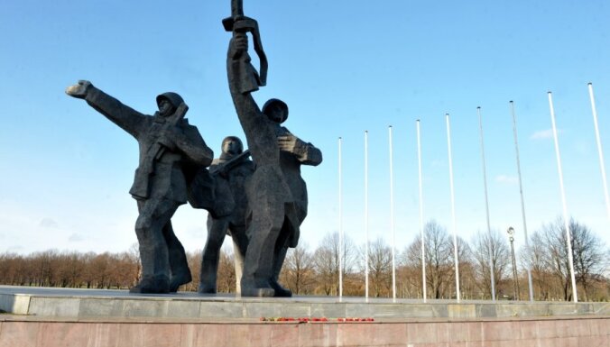 Кариньш: снос памятника в парке Победы неизбежен
