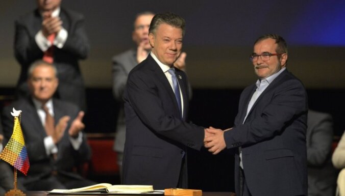 Kolumbijas valdība un FARC paraksta jaunu miera līgumu