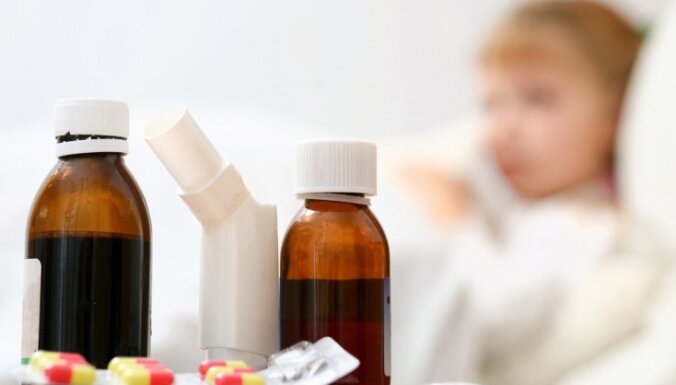 PVD Rīgā atklāj zāļu pārmarķēšanu; realizācijas termiņš viltots arī bērniem domātām zālēm