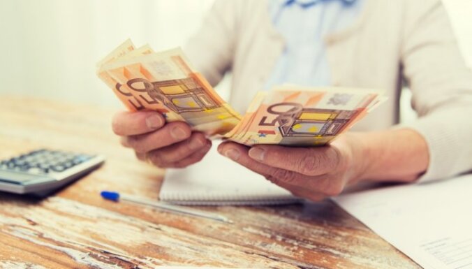 СЗК предлагает выплатить пенсионерам и инвалидам компенсацию по 200 евро