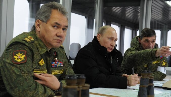 Шойгу доложил Путину об "освобождении ЛНР"; украинские войска попали в "котел"