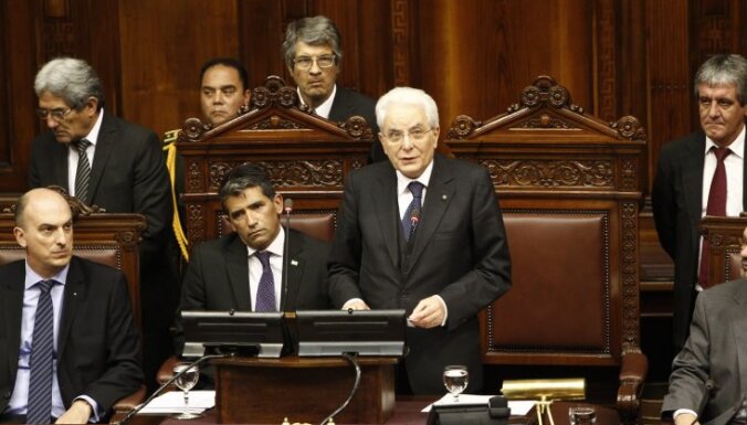 Demisionē par šķērdēšanos apsūdzētais Urugvajas viceprezidents Seniks