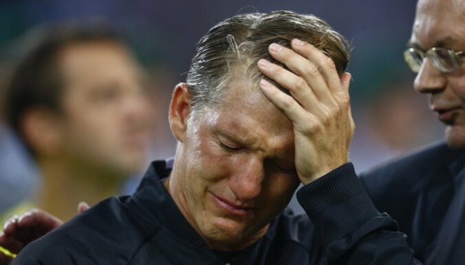 Švainštaigers ar asarām acīs atvadās no Vācijas futbola izlases
