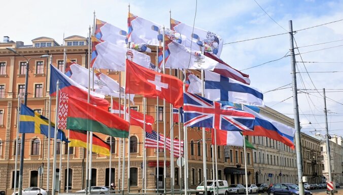 Власти Риги заменили государственный флаг России на символику ОКР