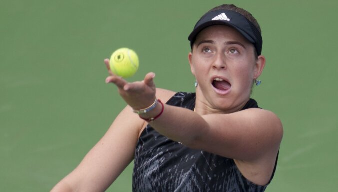 Ostapenko piektdien naktī cīnīsies par vietu 'Australian Open' astotdaļfinālā