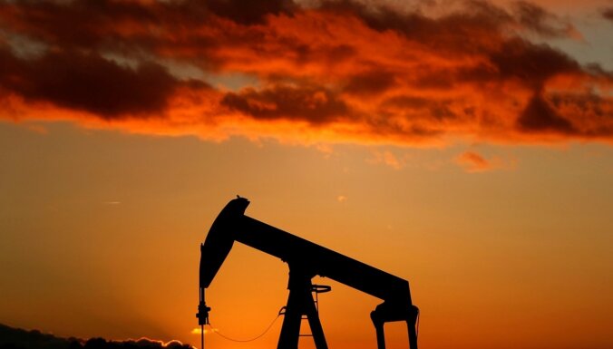 Naftas cenas kāpj, ASV aizliedzot Krievijas energoresursu importu