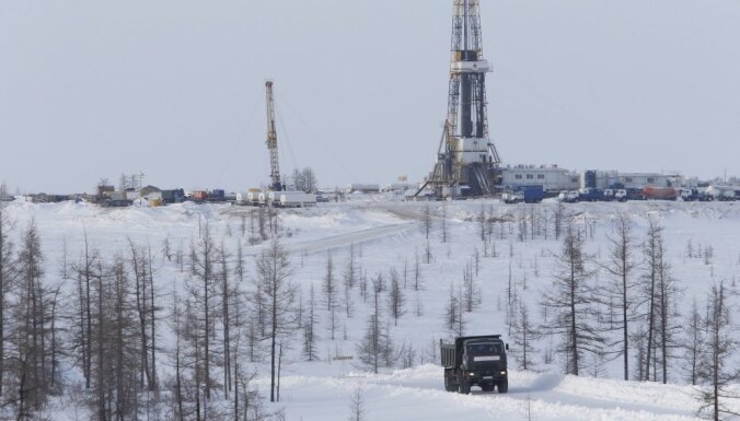 Sunday Times: нефть из России поступаeт в Великобританию в обход санкций