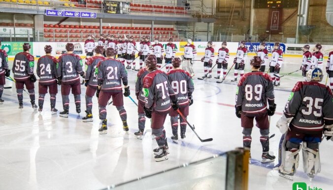 Latvijas hokeja izlase uz Slovākiju dosies 26 spēlētāju sastāvā