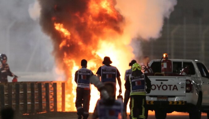 ВИДЕО: Гонку "Формулы-1" возобновили после взрыва болида